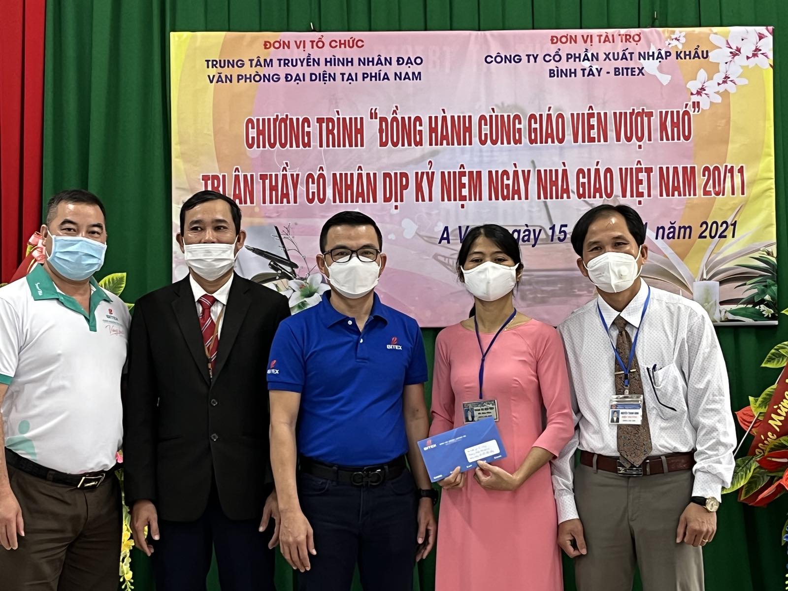 “Đồng hành cùng giáo viên vượt khó” trao hỗ trợ cho giáo viên Quảng Trị - Quảng Bình