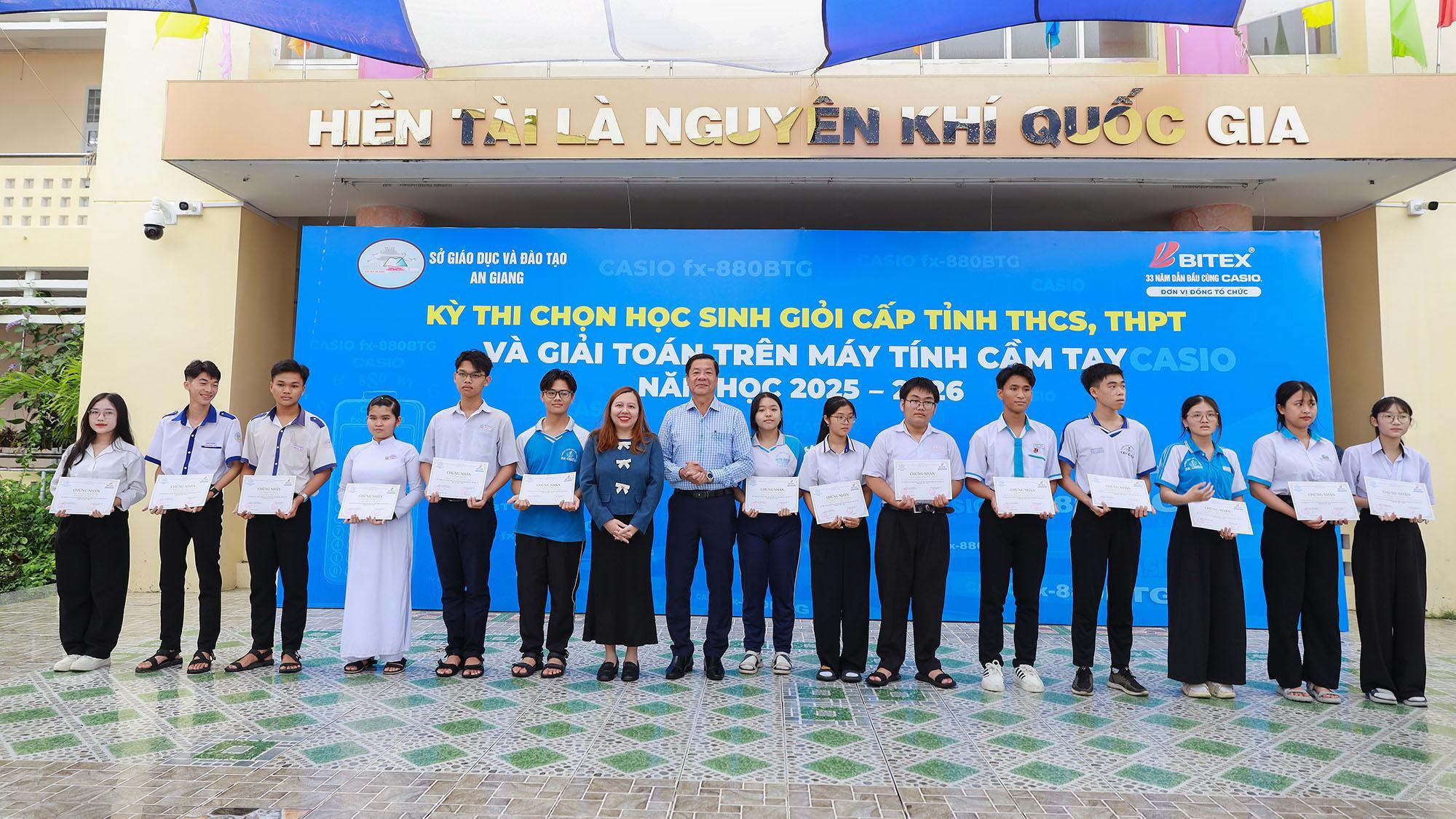 1500 HỌC SINH AN GIANG HÀO HỨNG TRANH TÀI TẠI KỲ THI HỌC SINH GIỎI GIẢI TOÁN TRÊN MÁY TÍNH CẦM TAY LẦN THỨ 16